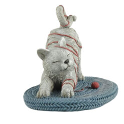 231-13653 Cat on Rug
